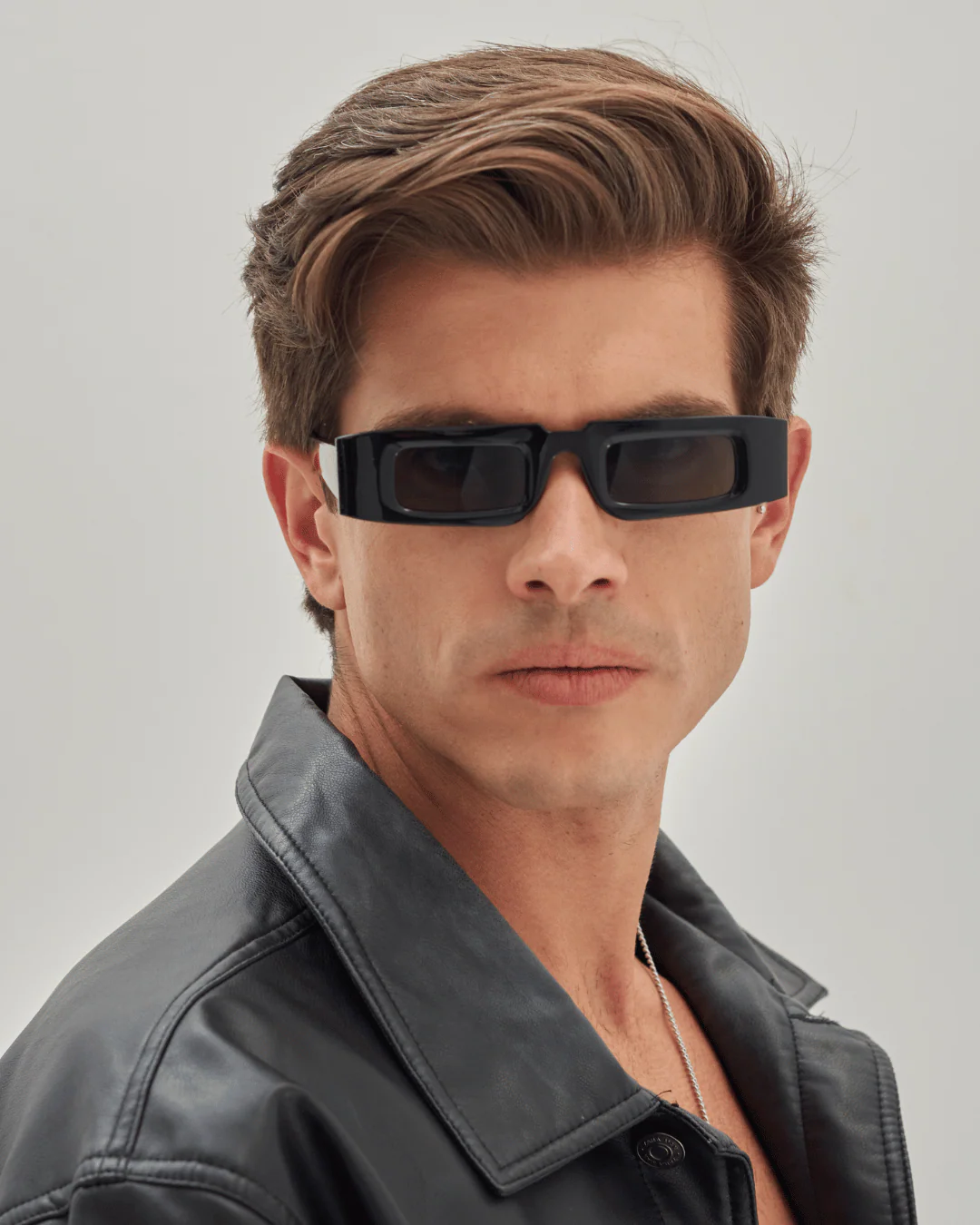 APOLO SUNGLASSES -BLACK - Image 4