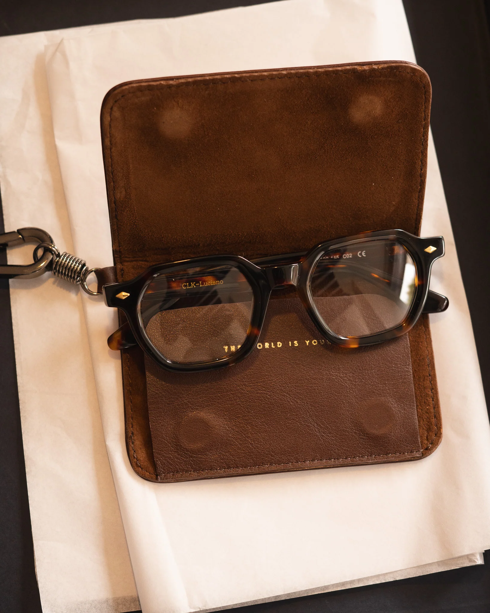 CLIP & GO CASE - BROWN - Image 3