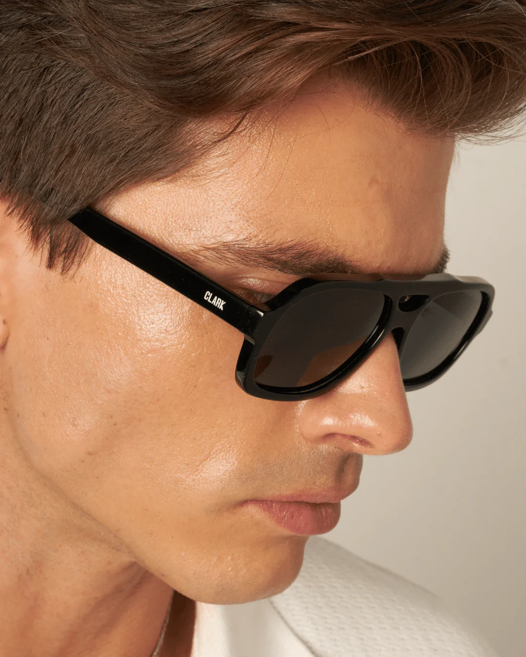 WOLF SUNGLASSES - BLACK - Image 6